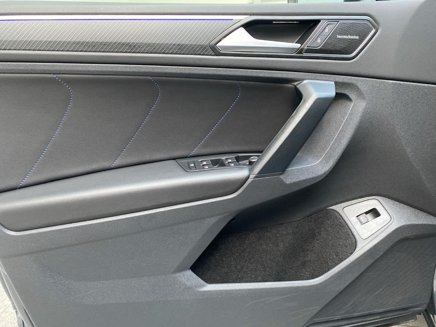 Volkswagen Tiguan R 2.0TSI 4Motion Akrapovic AHK Pano Leder foto 6