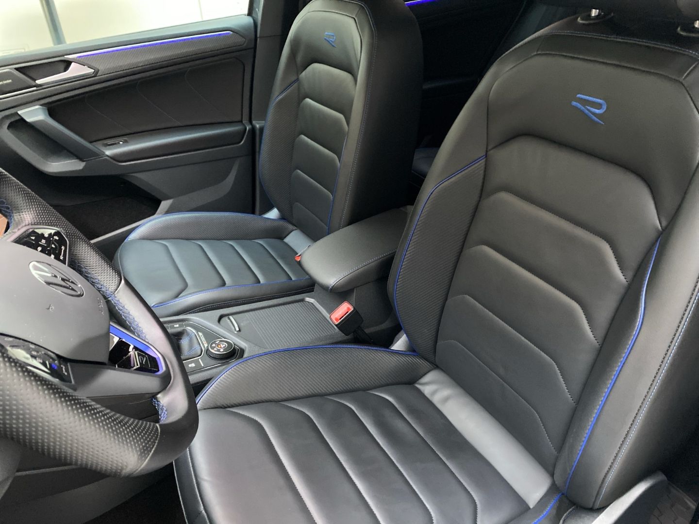 Volkswagen Tiguan R 2.0TSI 4Motion Akrapovic AHK Pano Leder foto 9