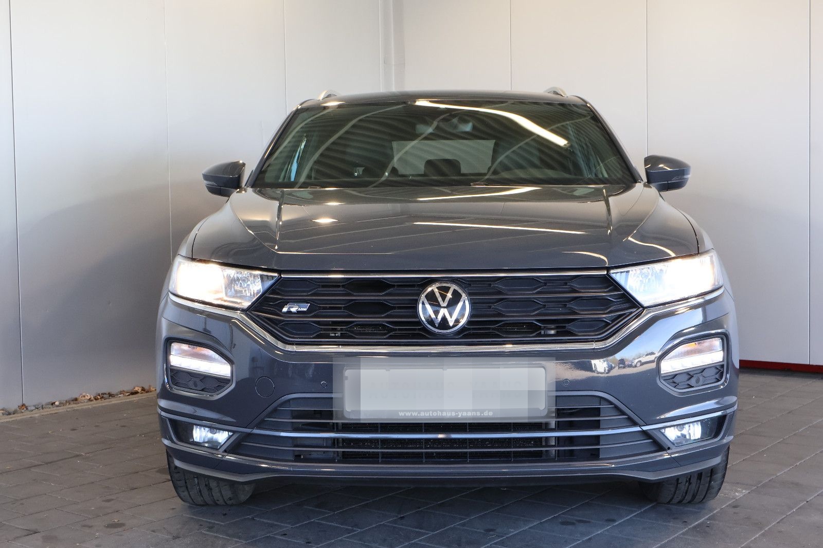 Volkswagen T-Roc 2.0 TDI R-Line NAVI+FRONT+LANE+PDC+18" foto 2