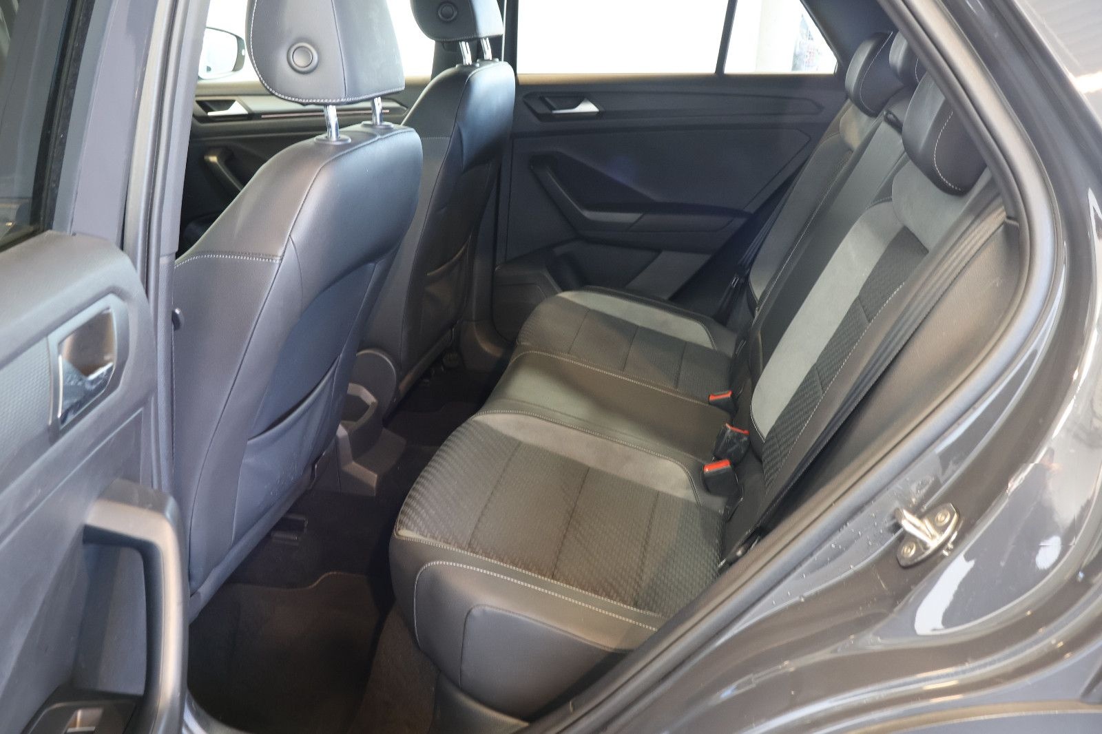 Volkswagen T-Roc 2.0 TDI R-Line NAVI+FRONT+LANE+PDC+18" foto 12