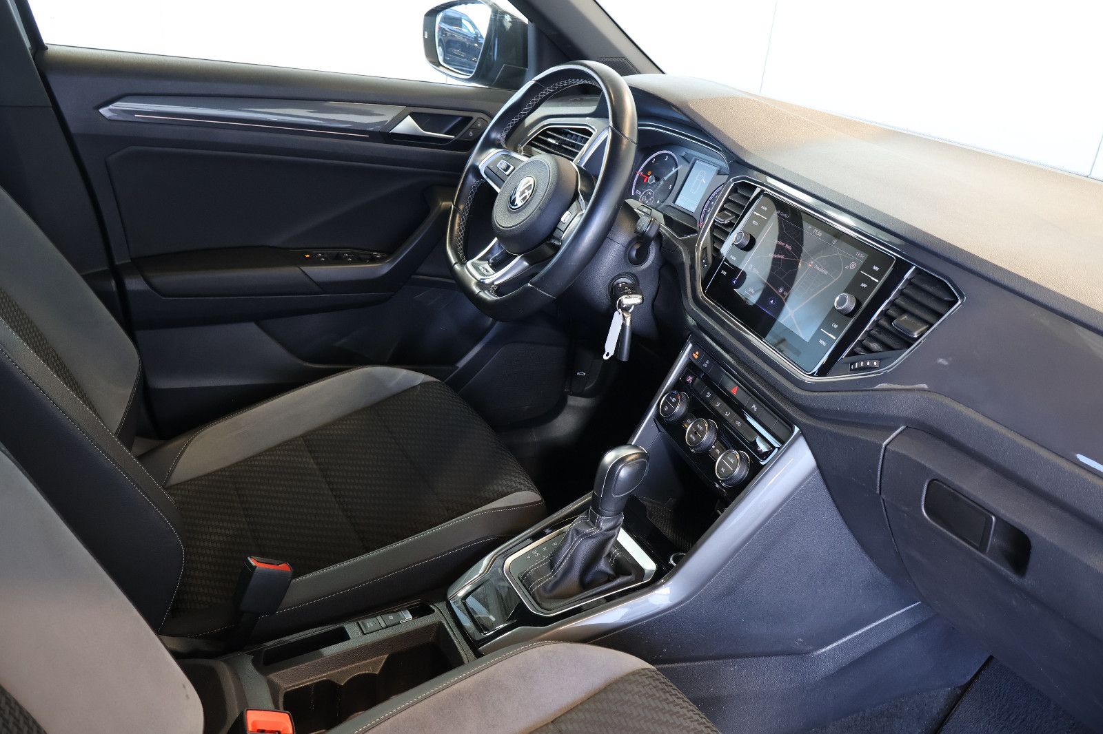 Volkswagen T-Roc 2.0 TDI R-Line NAVI+FRONT+LANE+PDC+18" foto 13