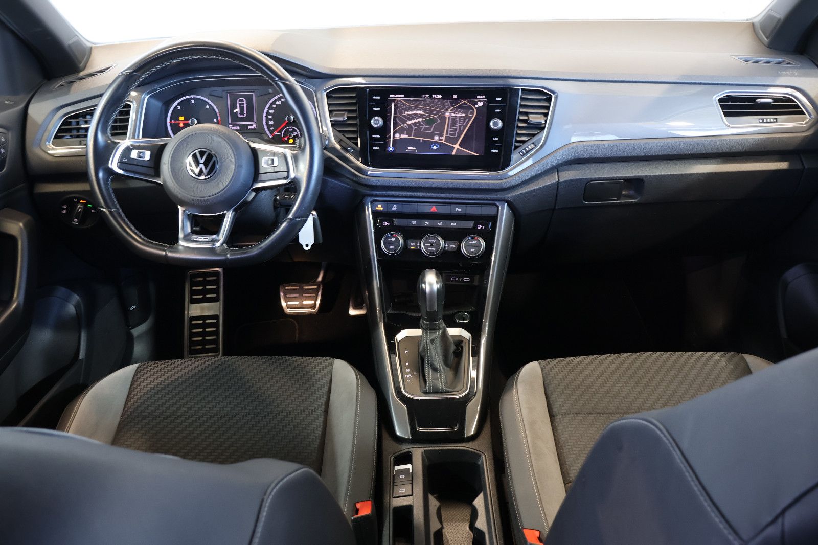 Volkswagen T-Roc 2.0 TDI R-Line NAVI+FRONT+LANE+PDC+18" foto 8