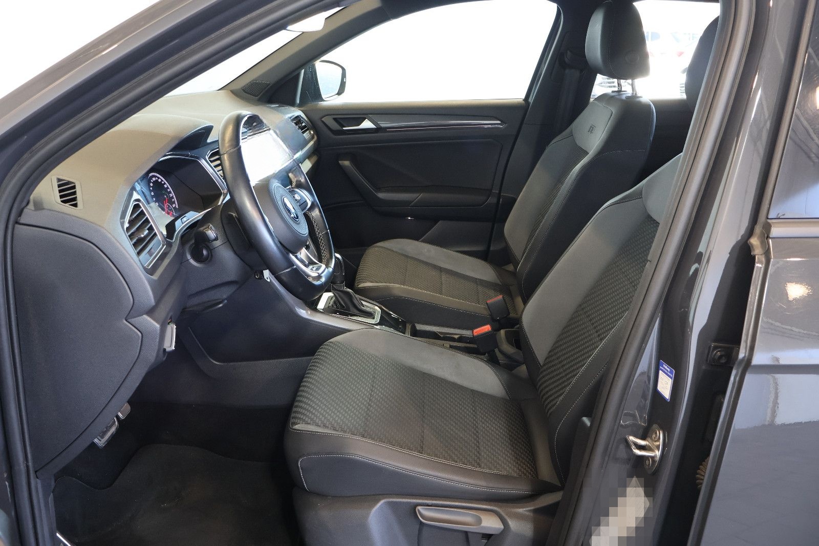 Volkswagen T-Roc 2.0 TDI R-Line NAVI+FRONT+LANE+PDC+18" foto 10