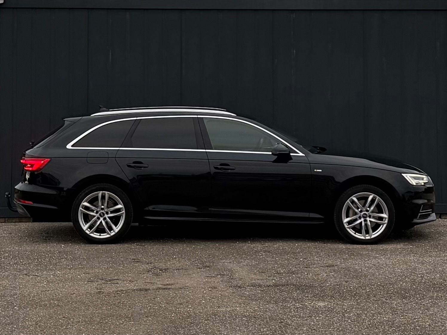 Audi A4 2.0 TDI S-LINE MATRIX,VIRTUAL,AHK,TMPMT,KLIMA foto 4