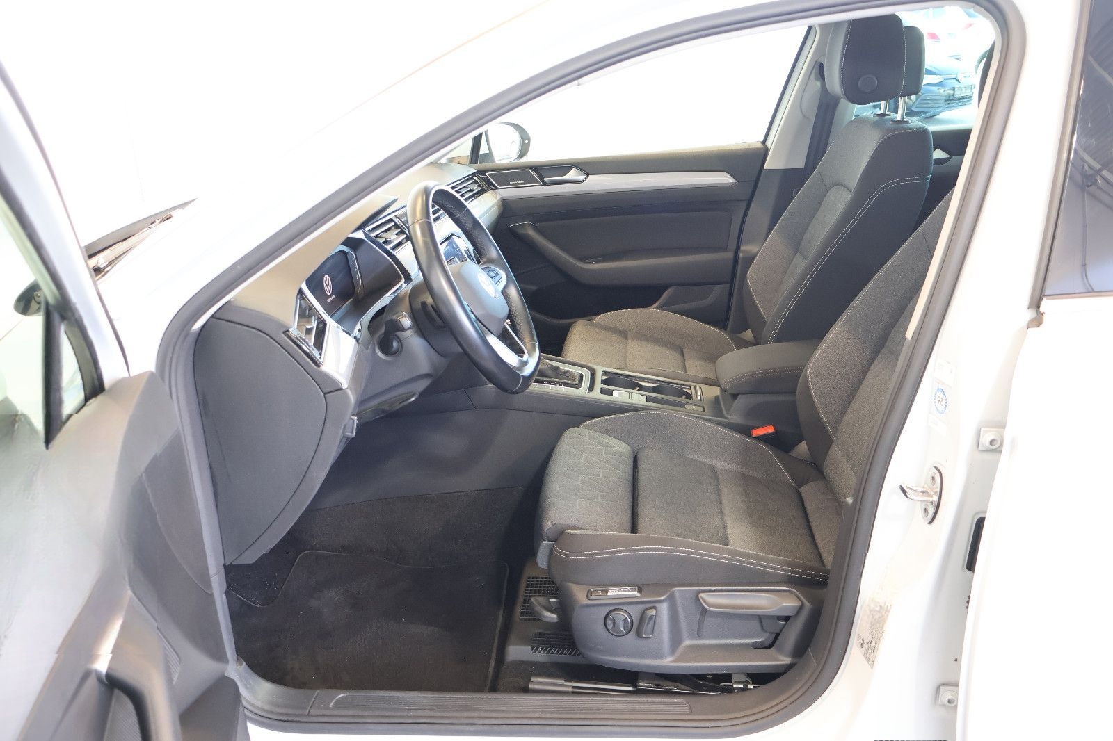 Volkswagen Passat 2.0 TDI Business H/K+AID+ACC+KAM+PANO+AHK foto 12