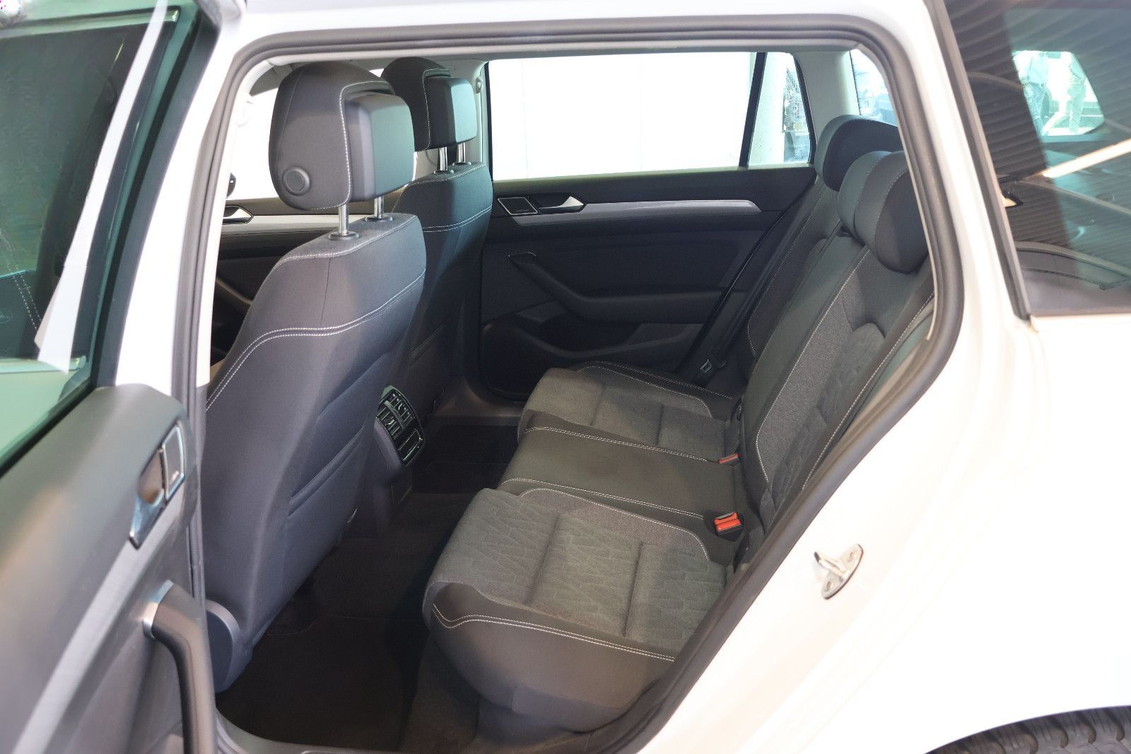 Volkswagen Passat 2.0 TDI Business H/K+AID+ACC+KAM+PANO+AHK foto 15