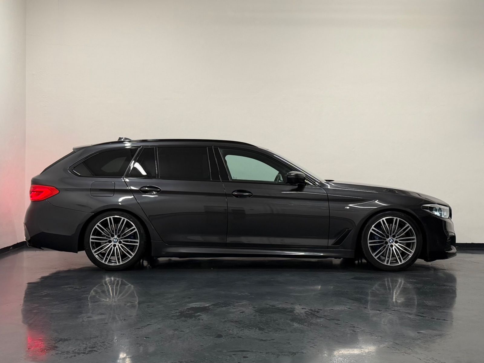BMW 540d M-PAKET X-DRIVE ACC/H&K/KEYLESS/MEMORY/HUD foto 5