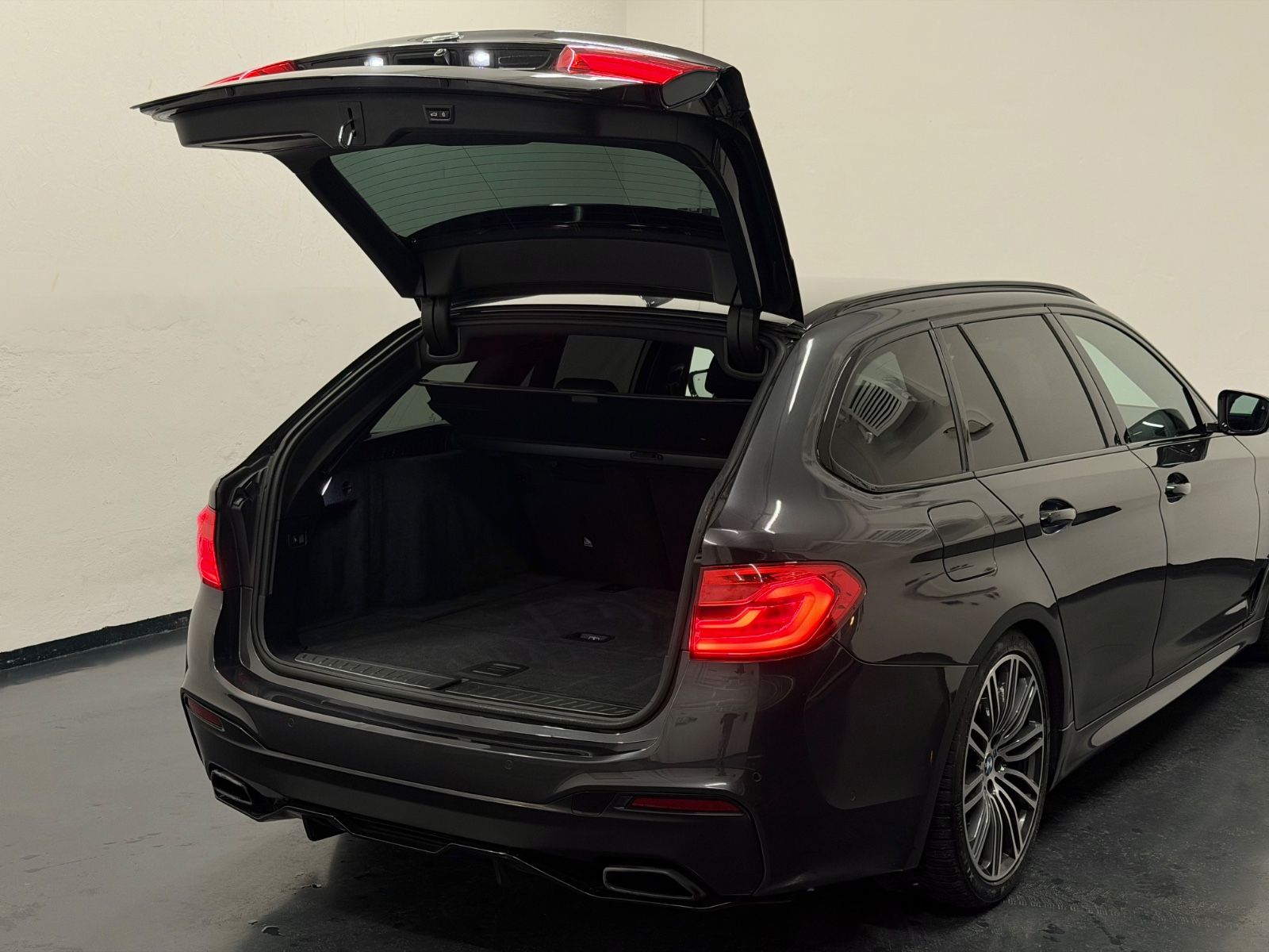 BMW 540d M-PAKET X-DRIVE ACC/H&K/KEYLESS/MEMORY/HUD foto 8