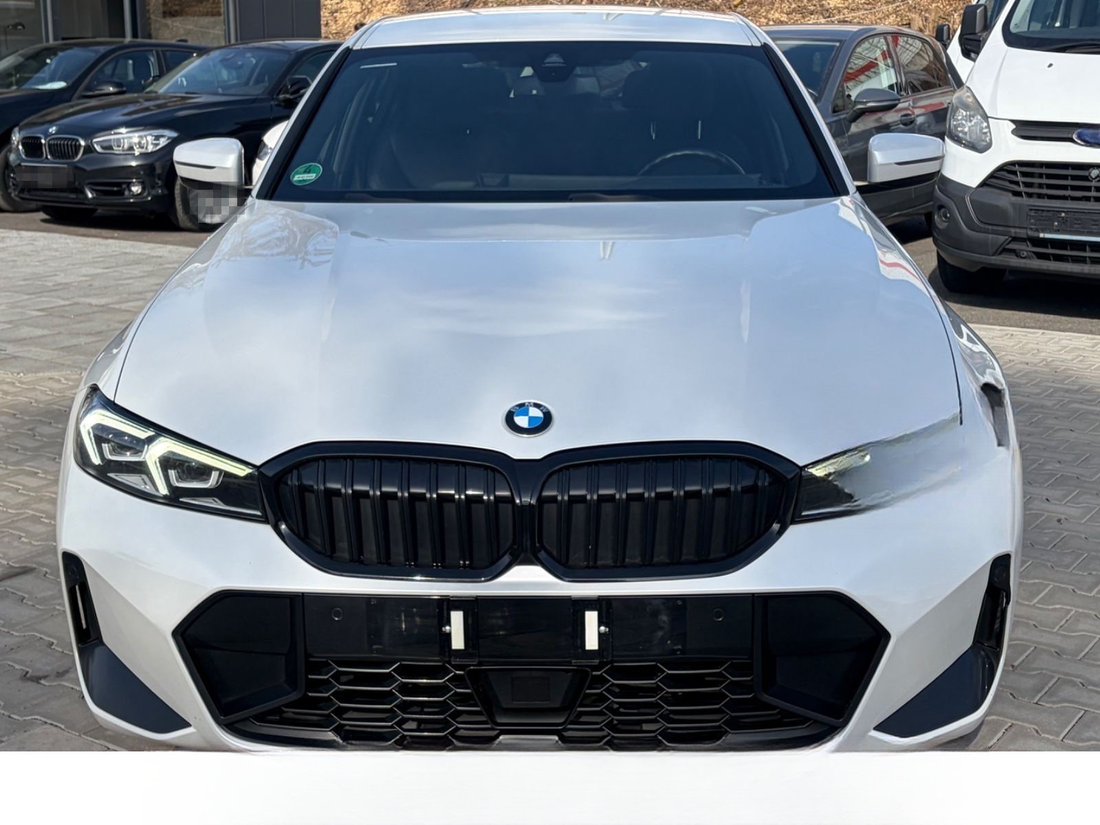BMW 320d M Sportpaket Auto. Limo*CURVED*LED*KAMERA* foto 2