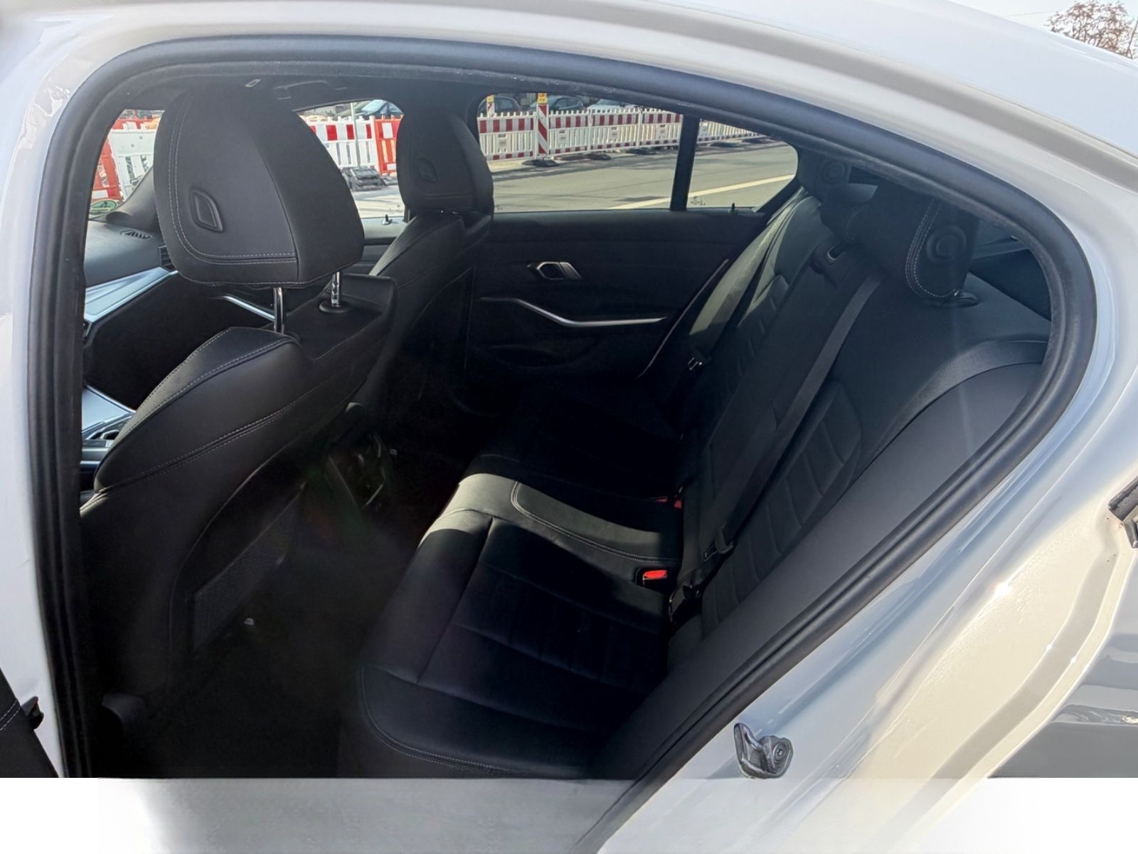 BMW 320d M Sportpaket Auto. Limo*CURVED*LED*KAMERA* foto 11