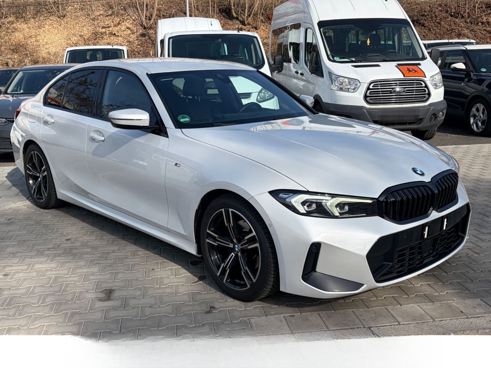 BMW 320d M Sportpaket Auto. Limo*CURVED*LED*KAMERA* foto 3