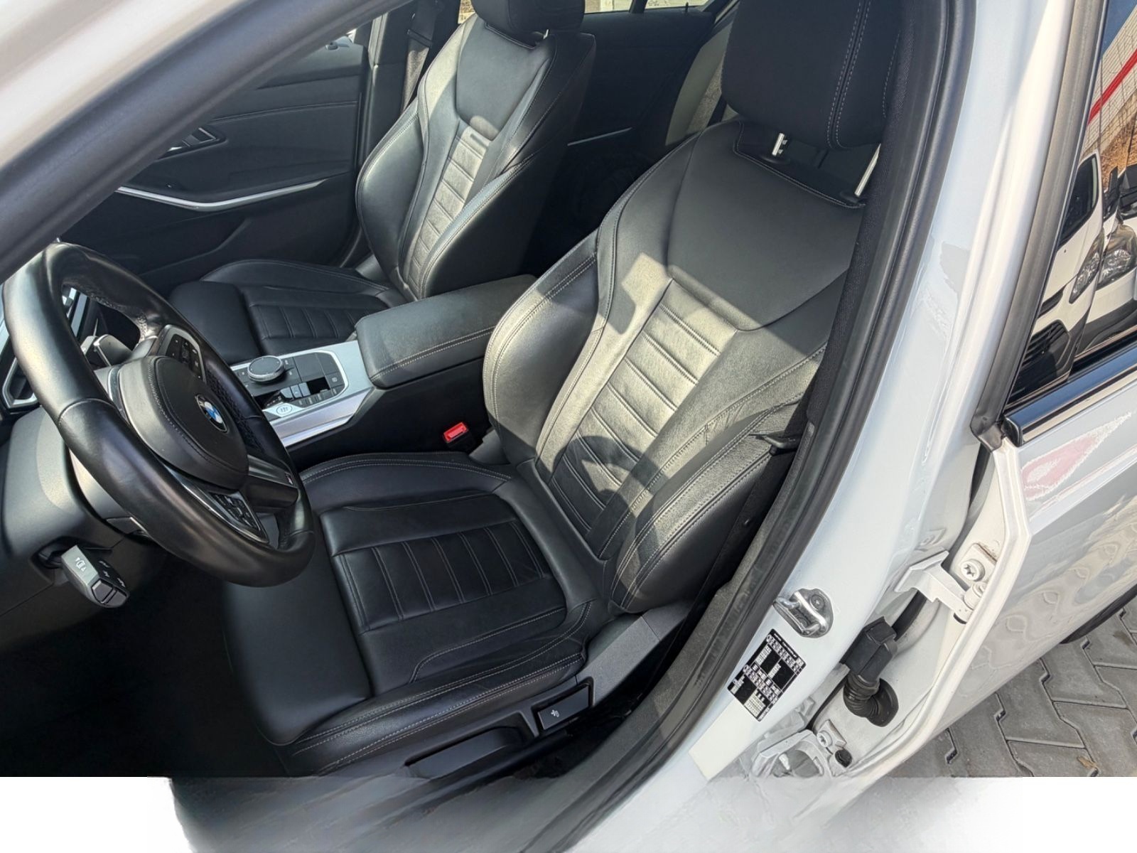 BMW 320d M Sportpaket Auto. Limo*CURVED*LED*KAMERA* foto 21