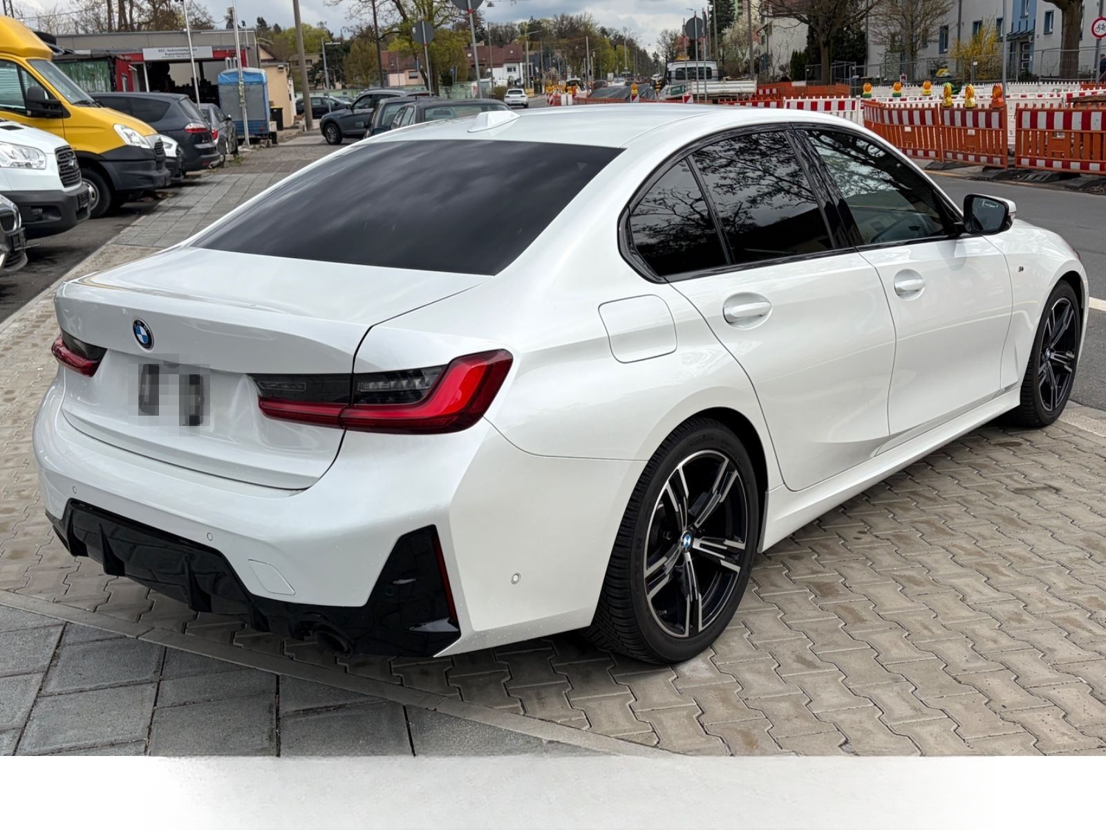 BMW 320d M Sportpaket Auto. Limo*CURVED*LED*KAMERA* foto 4