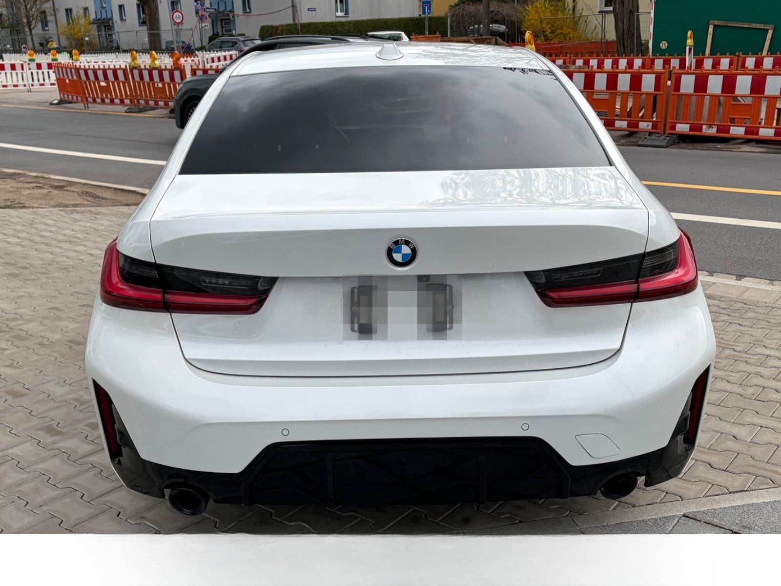 BMW 320d M Sportpaket Auto. Limo*CURVED*LED*KAMERA* foto 5