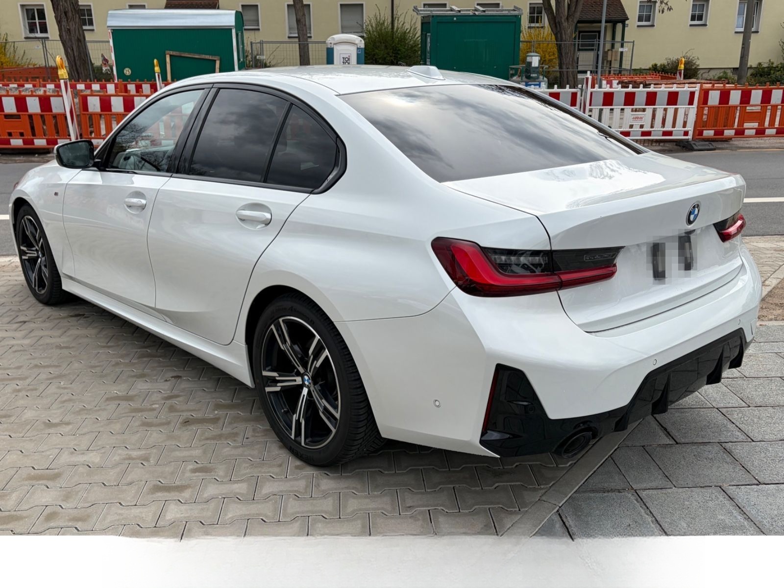 BMW 320d M Sportpaket Auto. Limo*CURVED*LED*KAMERA* foto 6