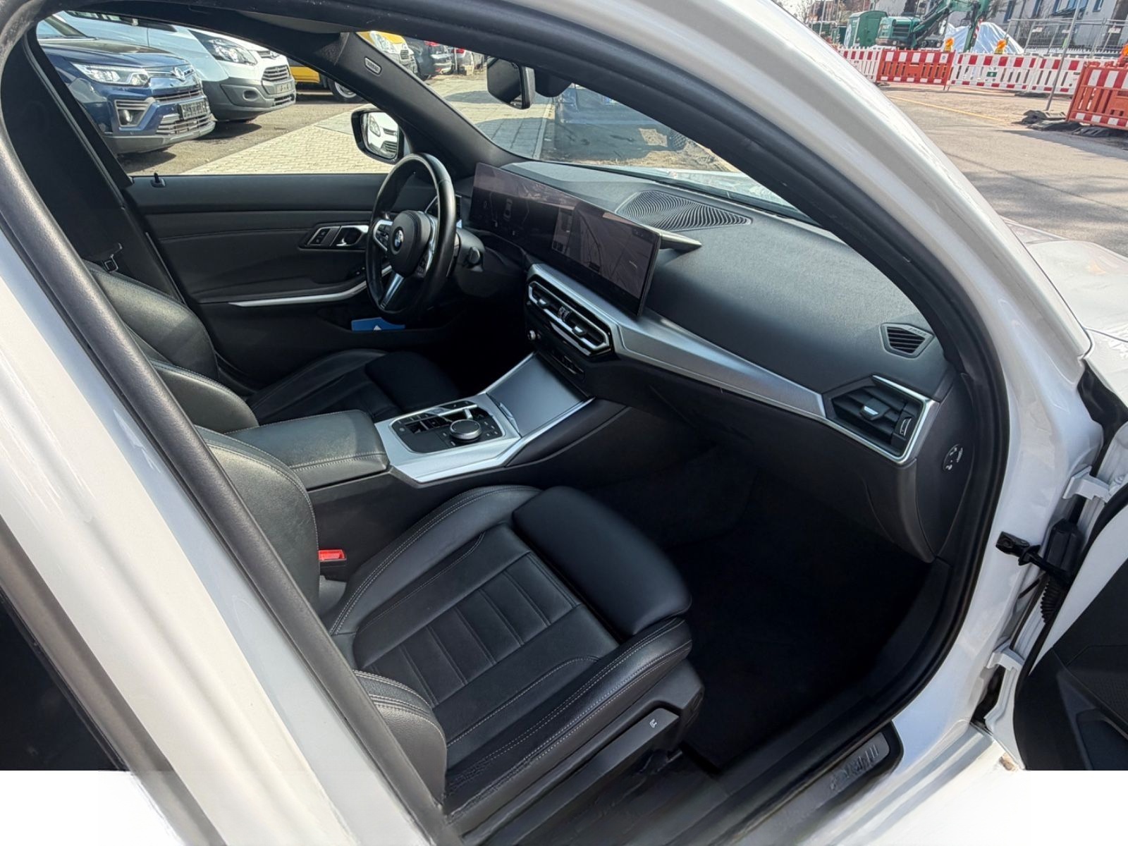 BMW 320d M Sportpaket Auto. Limo*CURVED*LED*KAMERA* foto 7