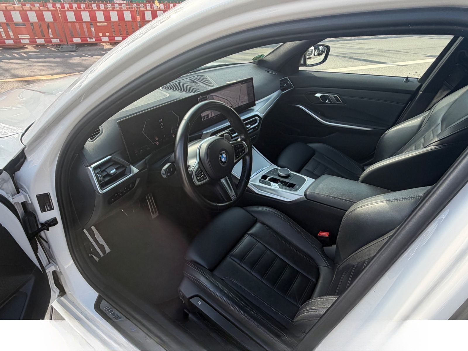 BMW 320d M Sportpaket Auto. Limo*CURVED*LED*KAMERA* foto 8