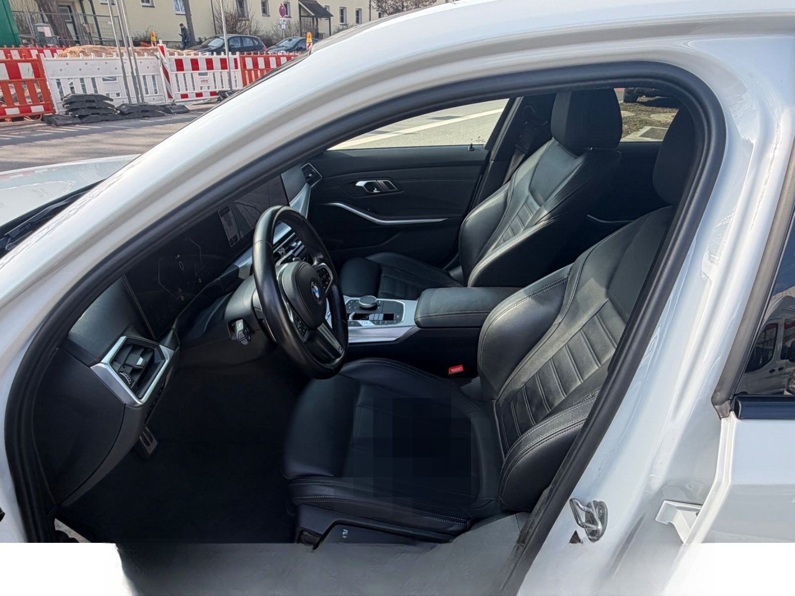 BMW 320d M Sportpaket Auto. Limo*CURVED*LED*KAMERA* foto 9