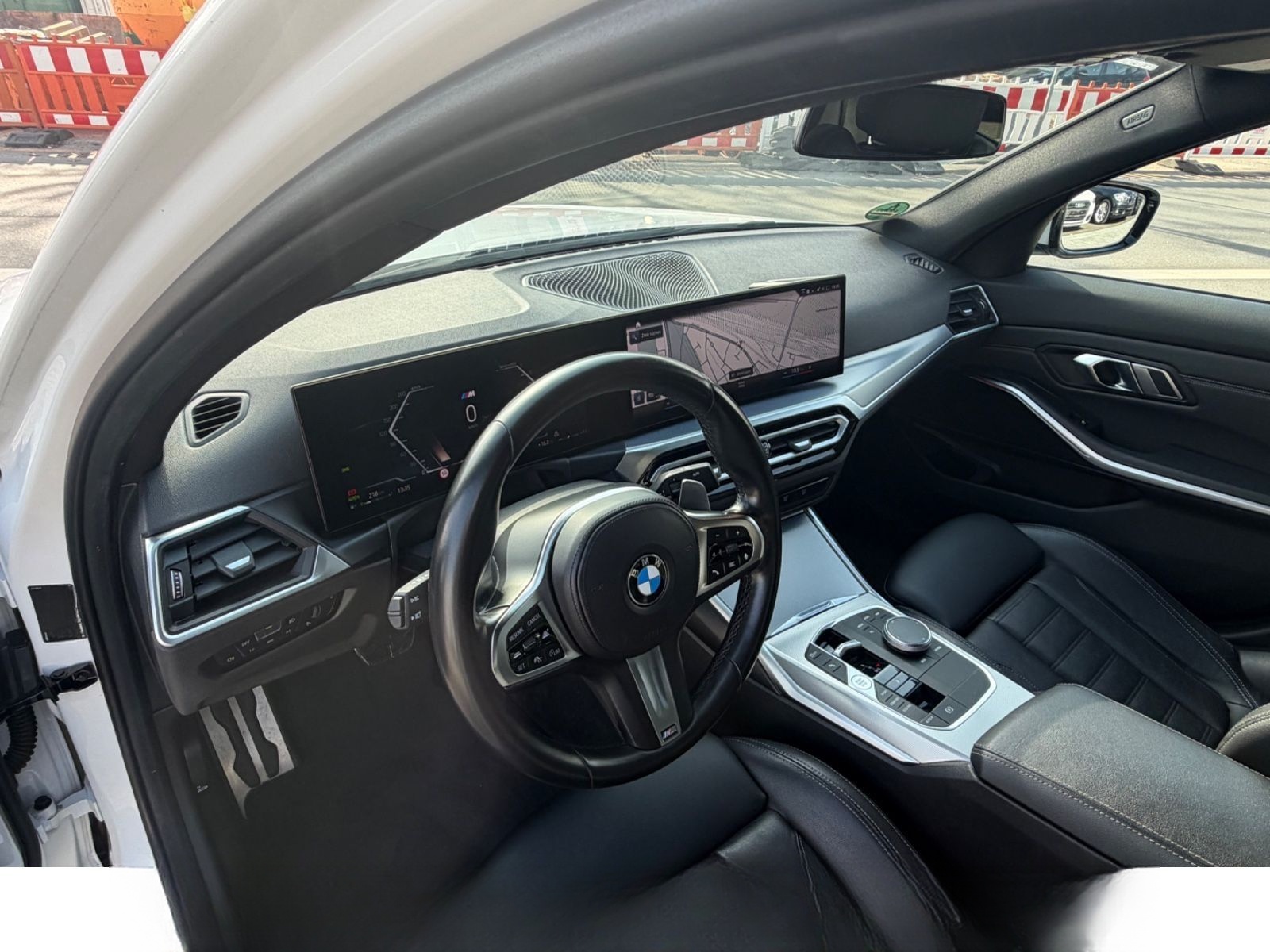 BMW 320d M Sportpaket Auto. Limo*CURVED*LED*KAMERA* foto 10