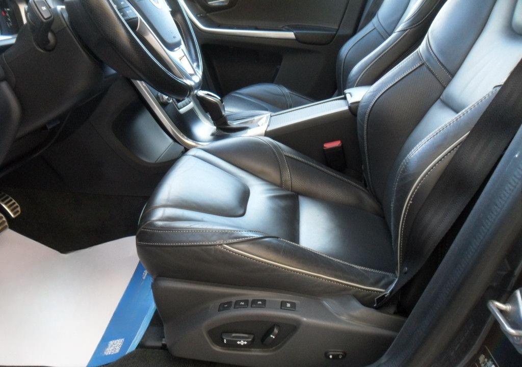 Volvo XC60 Summum AWD R Design foto 13