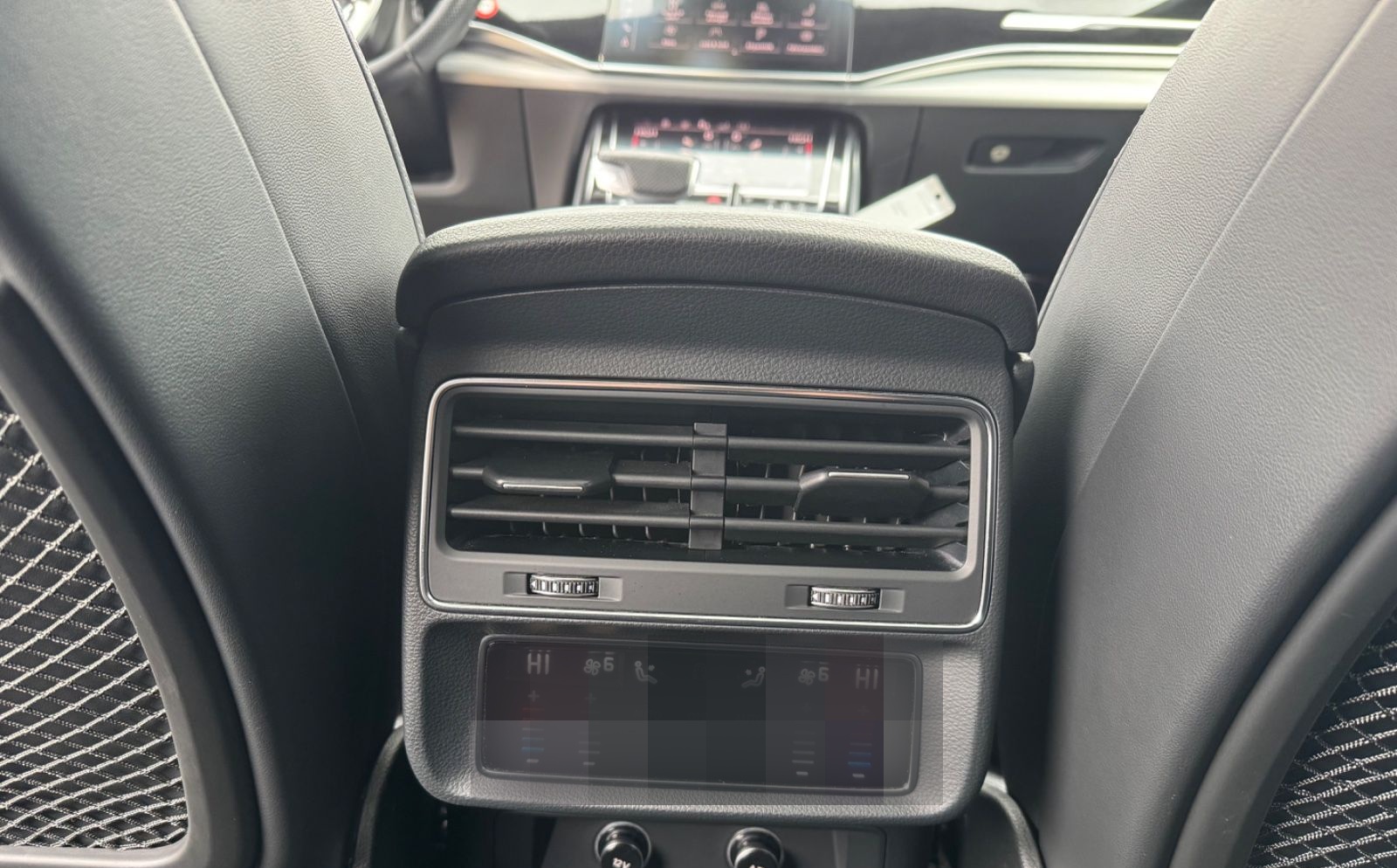 Audi Q8 50 TDI quattro foto 12