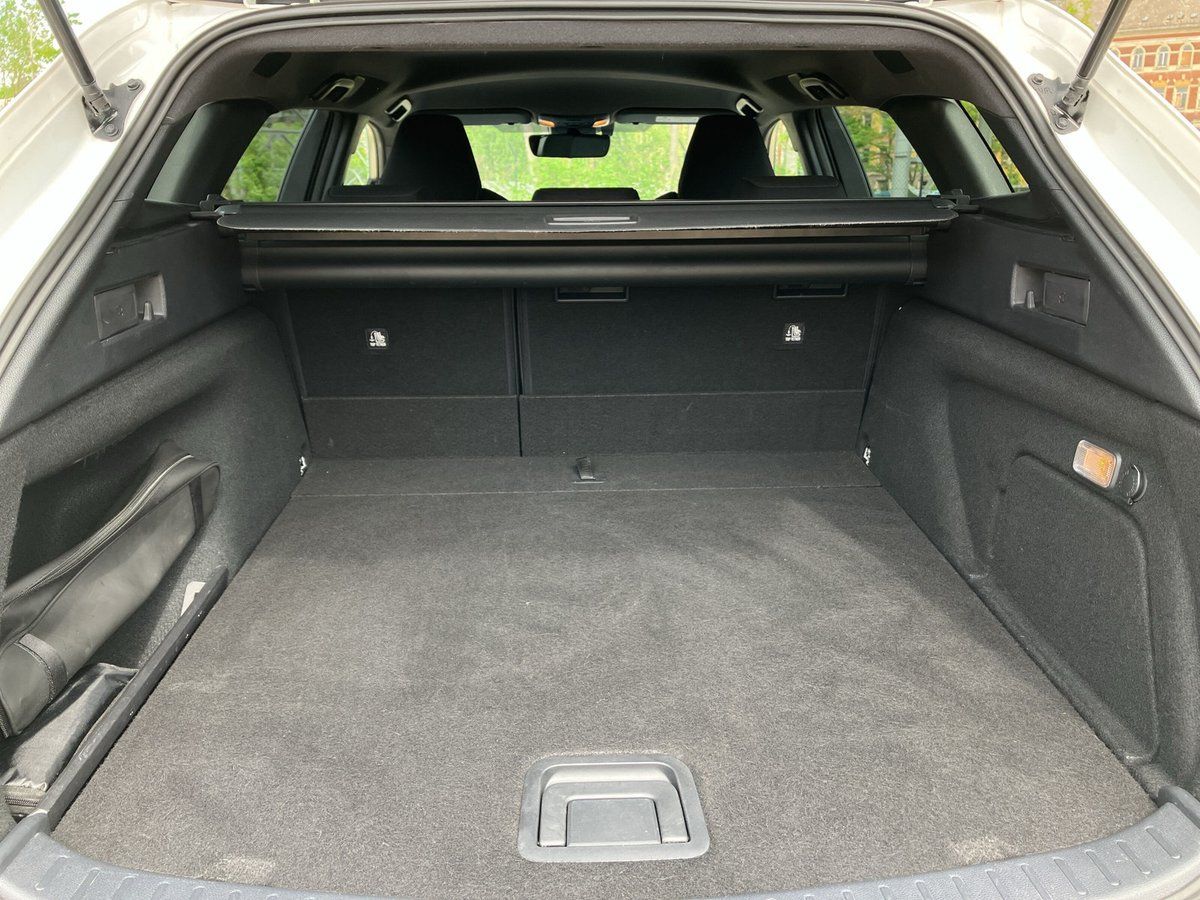 Toyota Corolla TOURING SPORTS 2.0 HYBRID KAMERA+SHZ+LED foto 12