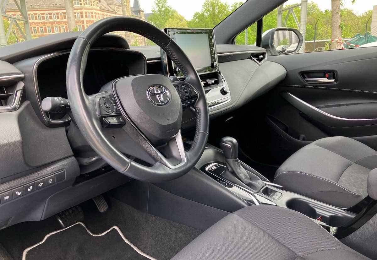 Toyota Corolla TOURING SPORTS 2.0 HYBRID KAMERA+SHZ+LED foto 10