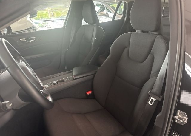 Volvo V60 Kombi Momentum Core - Apple CarPlay - AHK -  foto 11