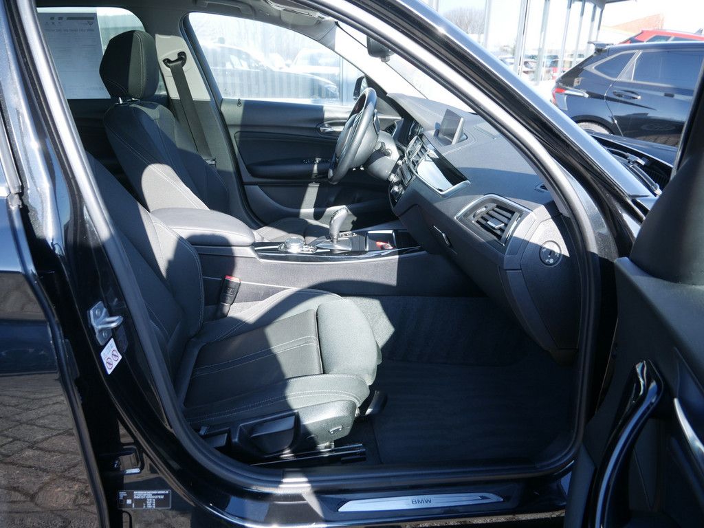 BMW 120 i Sport Line SHZ HGSD NAVI W-LAN FACEL. LED foto 2