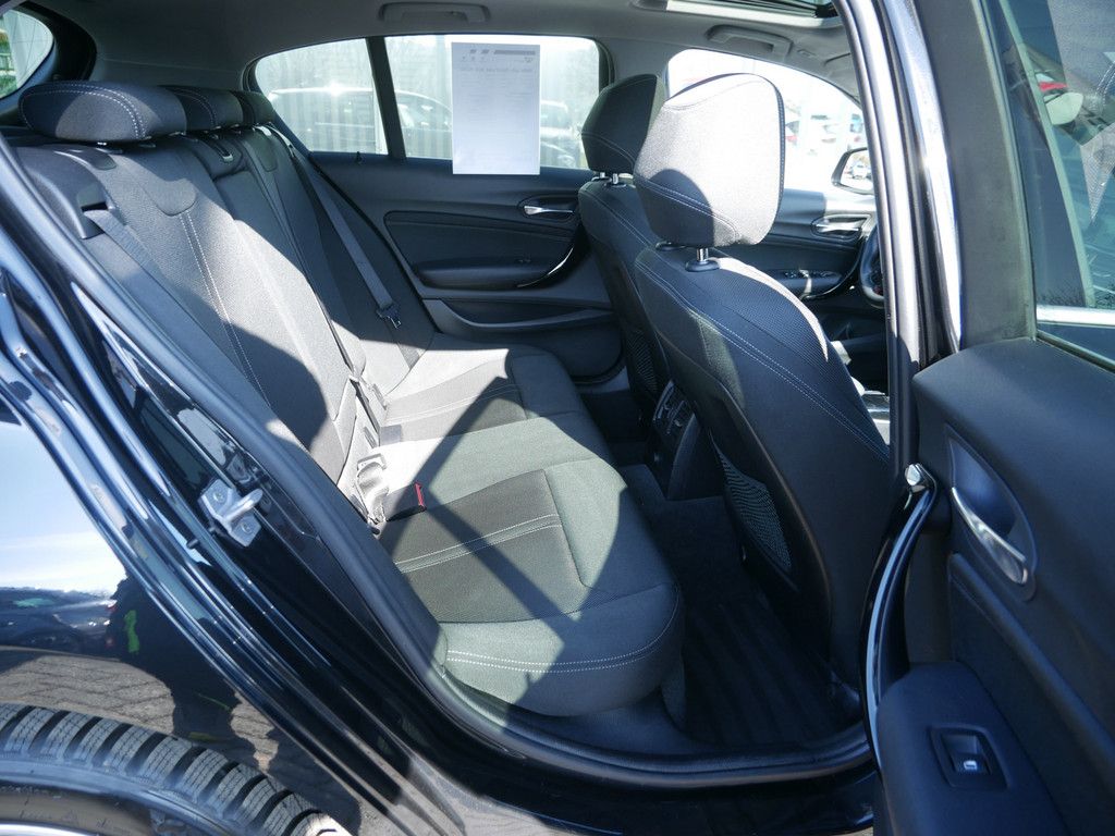 BMW 120 i Sport Line SHZ HGSD NAVI W-LAN FACEL. LED foto 4