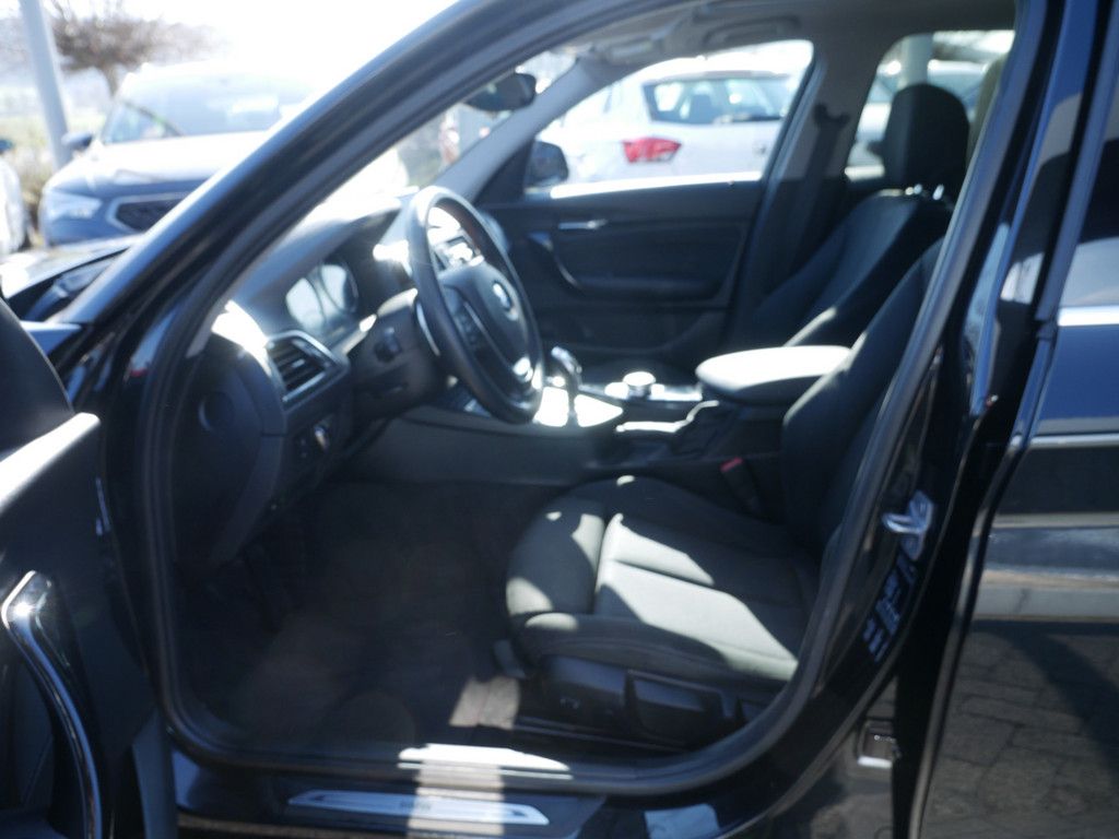 BMW 120 i Sport Line SHZ HGSD NAVI W-LAN FACEL. LED foto 8