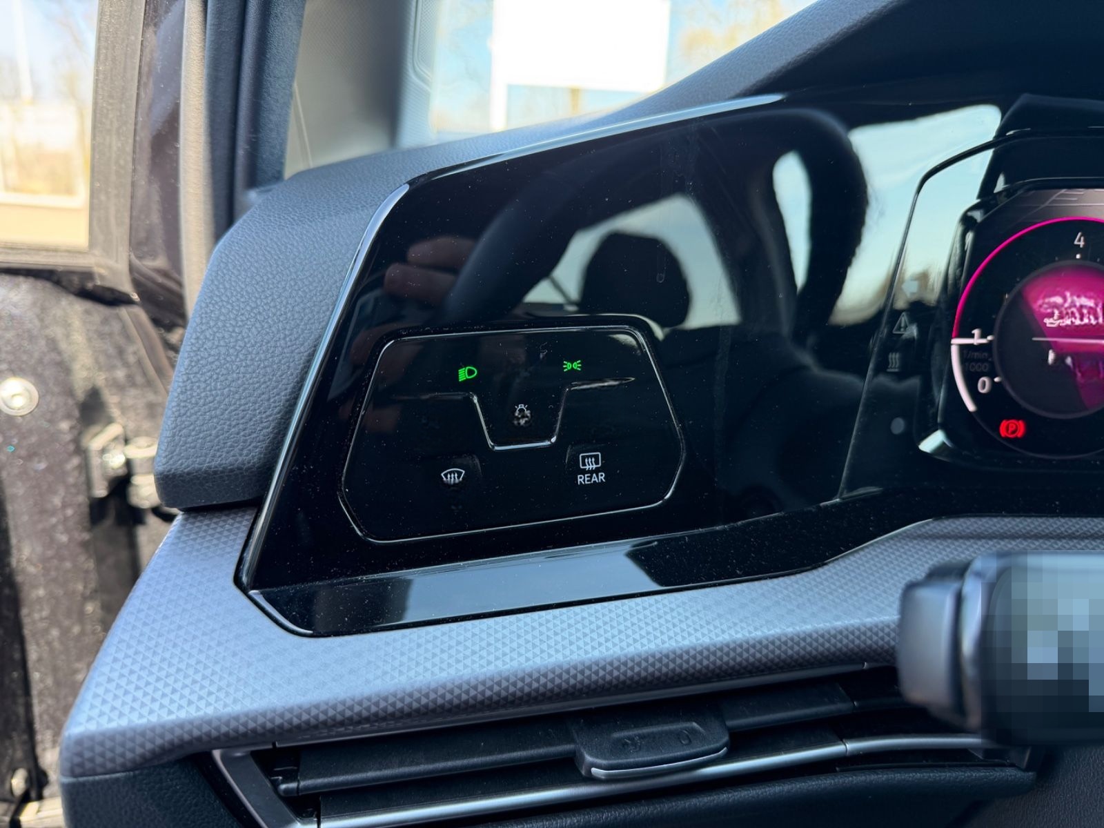 Volkswagen Golf VIII 1.5 TSI Lim. Active*STANDH*R-CAM*NAVI* foto 17