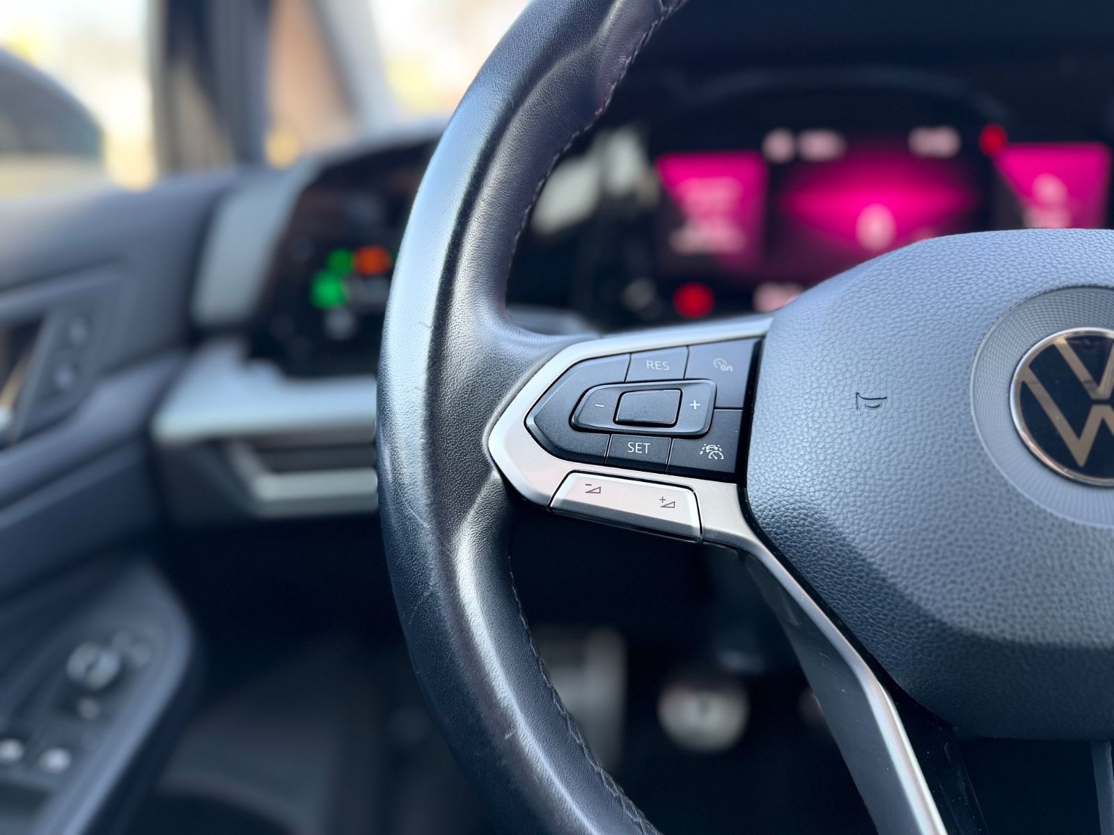 Volkswagen Golf VIII 1.5 TSI Lim. Active*STANDH*R-CAM*NAVI* foto 19