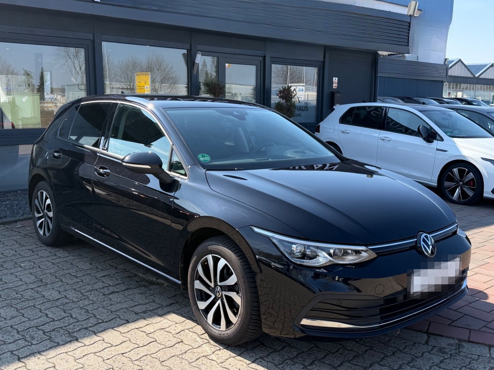 Volkswagen Golf VIII 1.5 TSI Lim. Active*STANDH*R-CAM*NAVI* foto 6