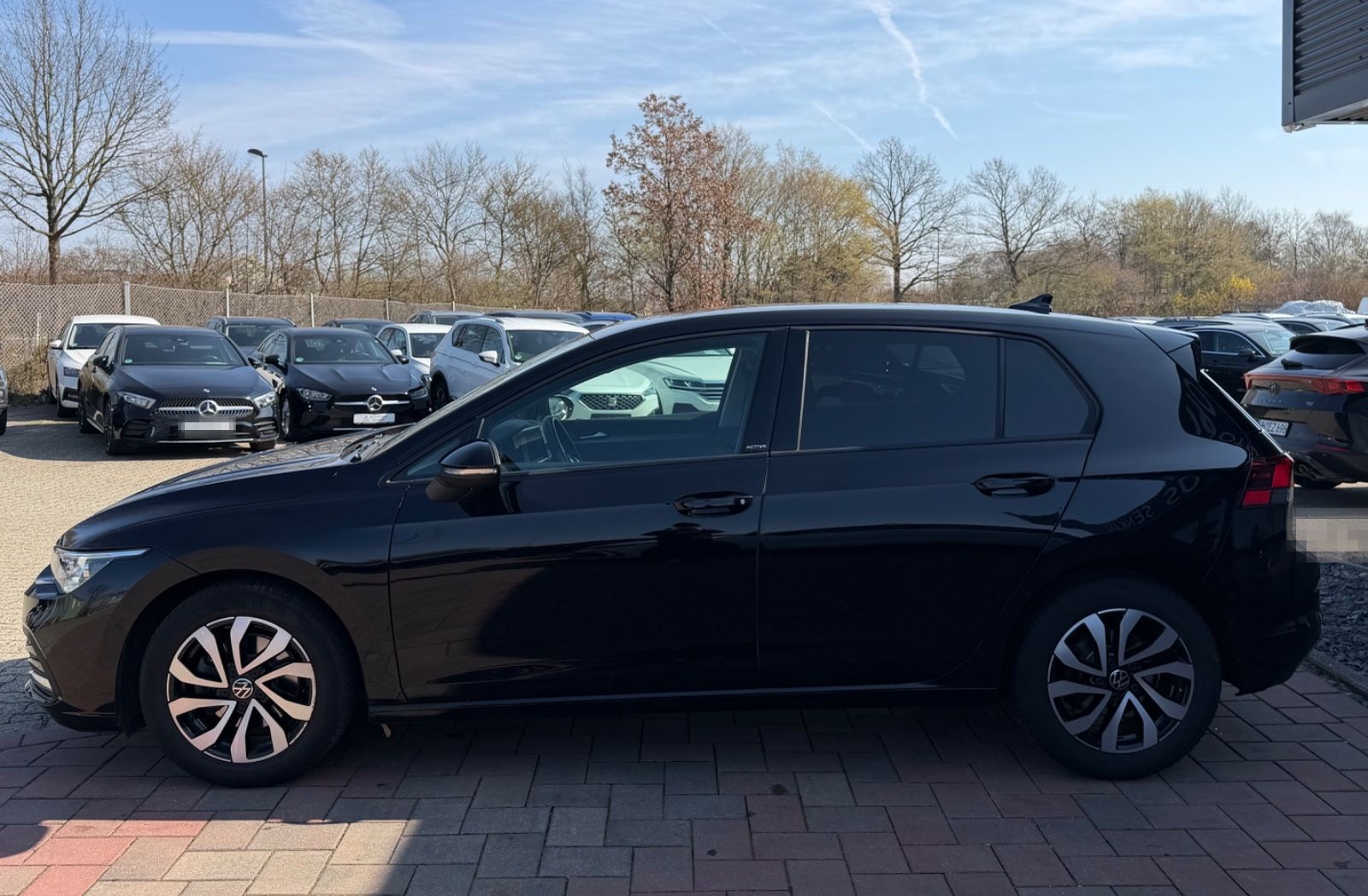 Volkswagen Golf VIII 1.5 TSI Lim. Active*STANDH*R-CAM*NAVI* foto 7