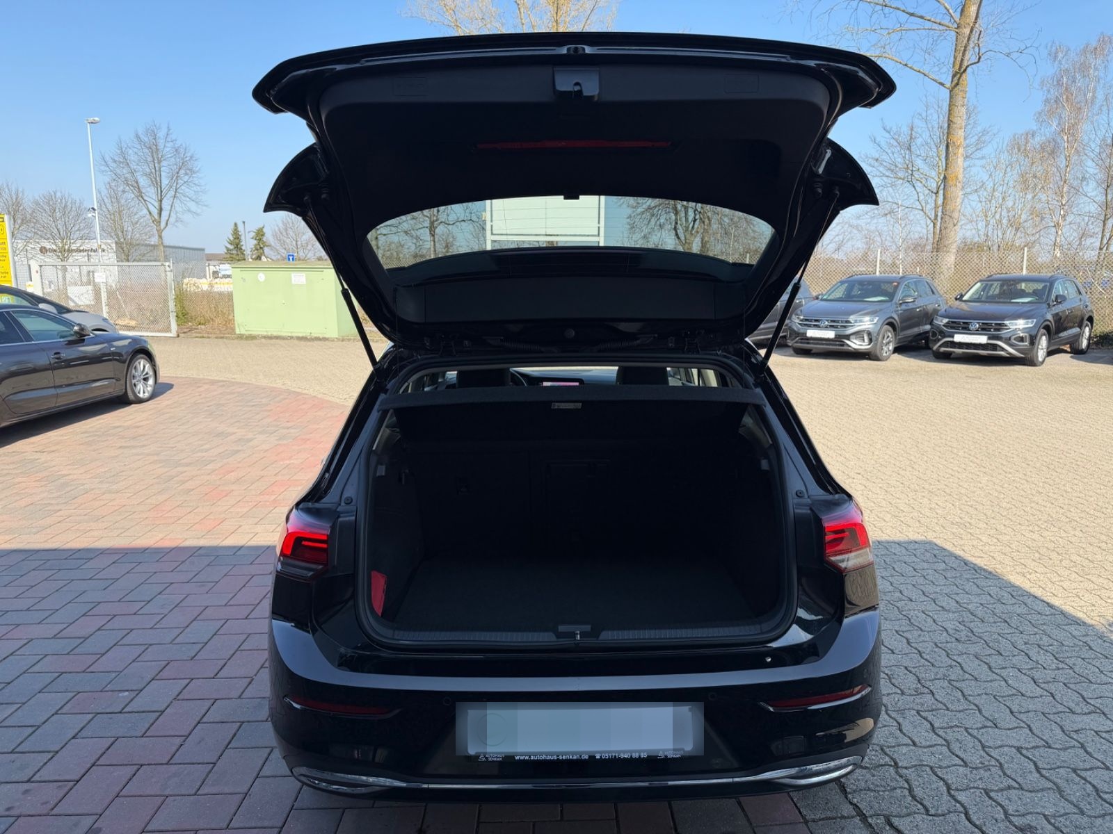 Volkswagen Golf VIII 1.5 TSI Lim. Active*STANDH*R-CAM*NAVI* foto 10