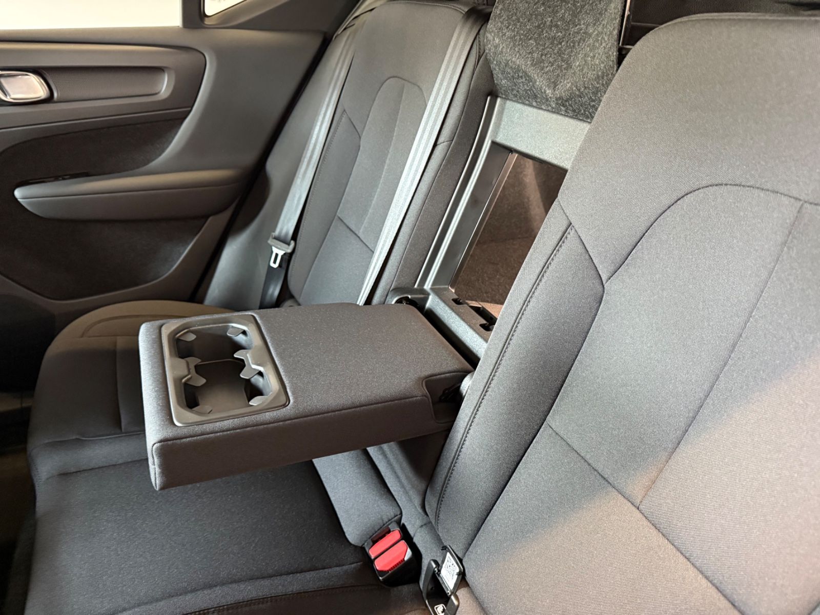 Volvo XC 40 Momentum Pro, ALLRAD, Winterpaket, foto 16