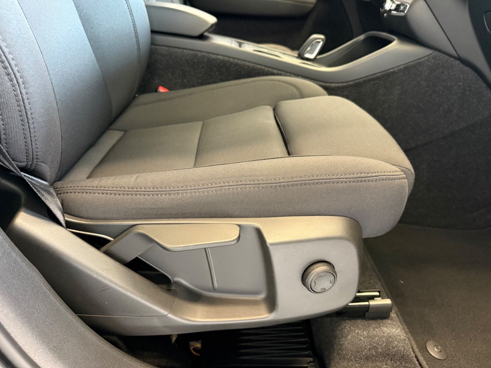 Volvo XC 40 Momentum Pro, ALLRAD, Winterpaket, foto 23