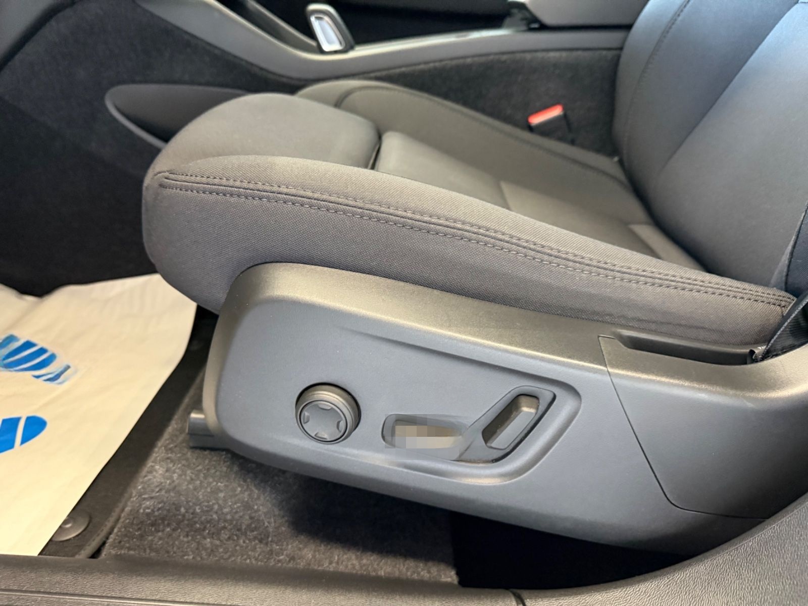 Volvo XC 40 Momentum Pro, ALLRAD, Winterpaket, foto 25