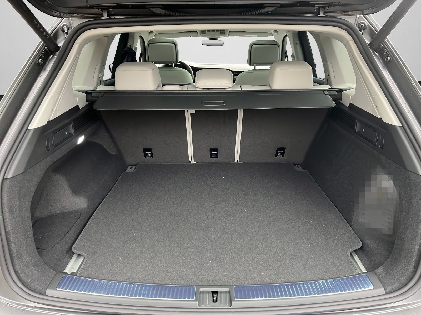 Volkswagen Touareg R-Line 3.0 l V6 TDI 4MOTION / LED / Clim foto 15