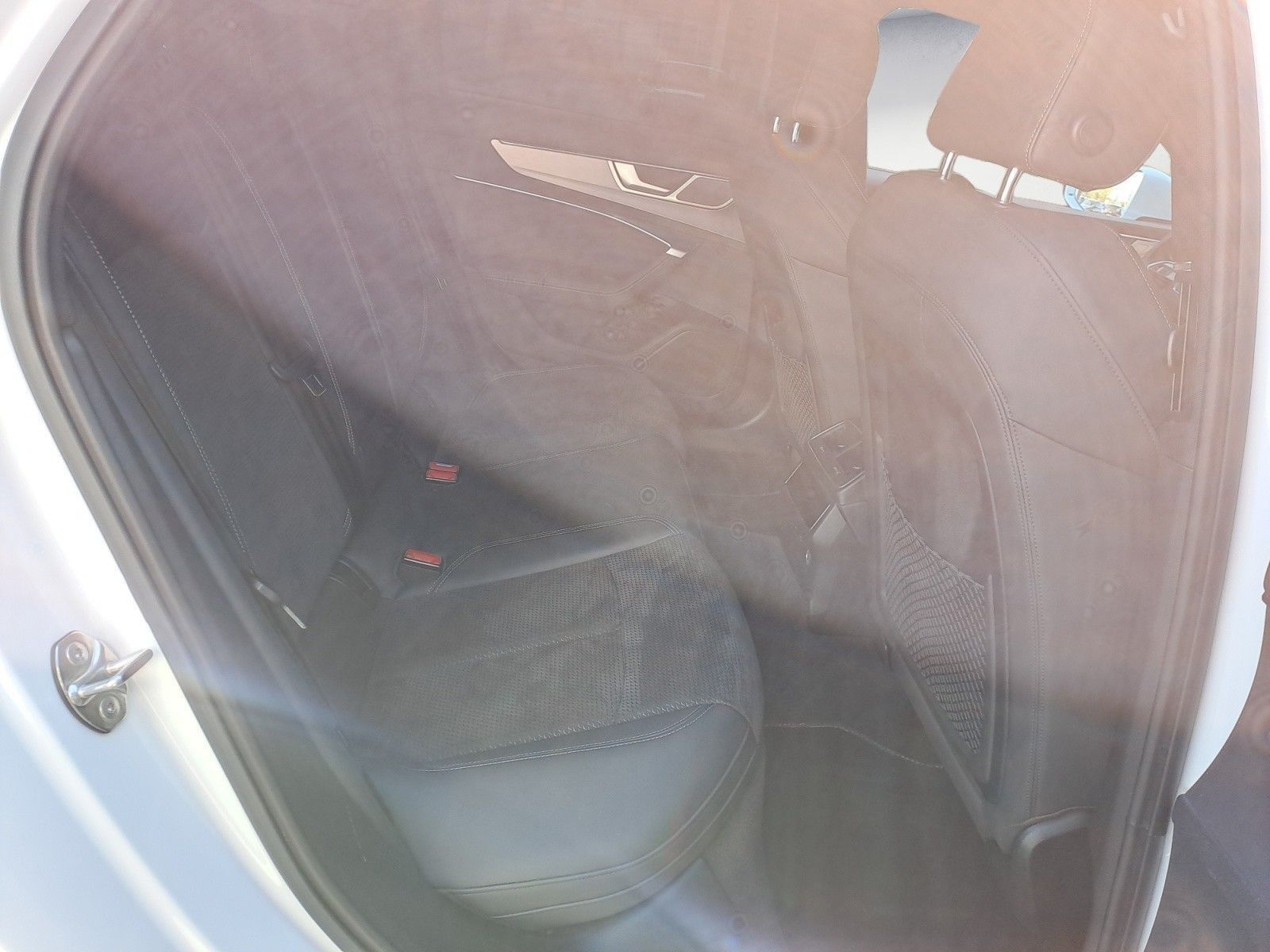 Audi A6 Avant 55 TFSIe quattro sport Pano AreaView foto 14