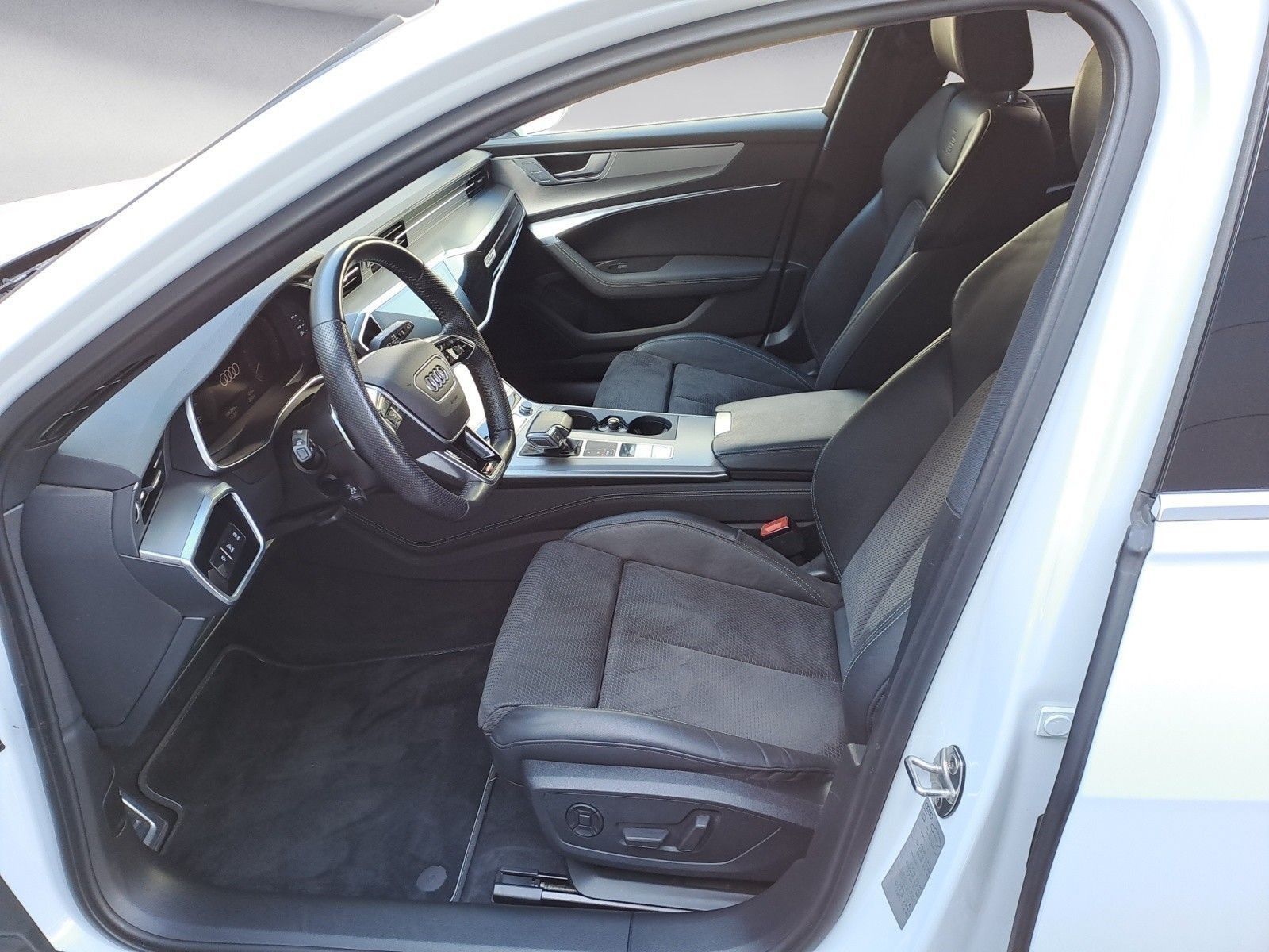 Audi A6 Avant 55 TFSIe quattro sport Pano AreaView foto 8