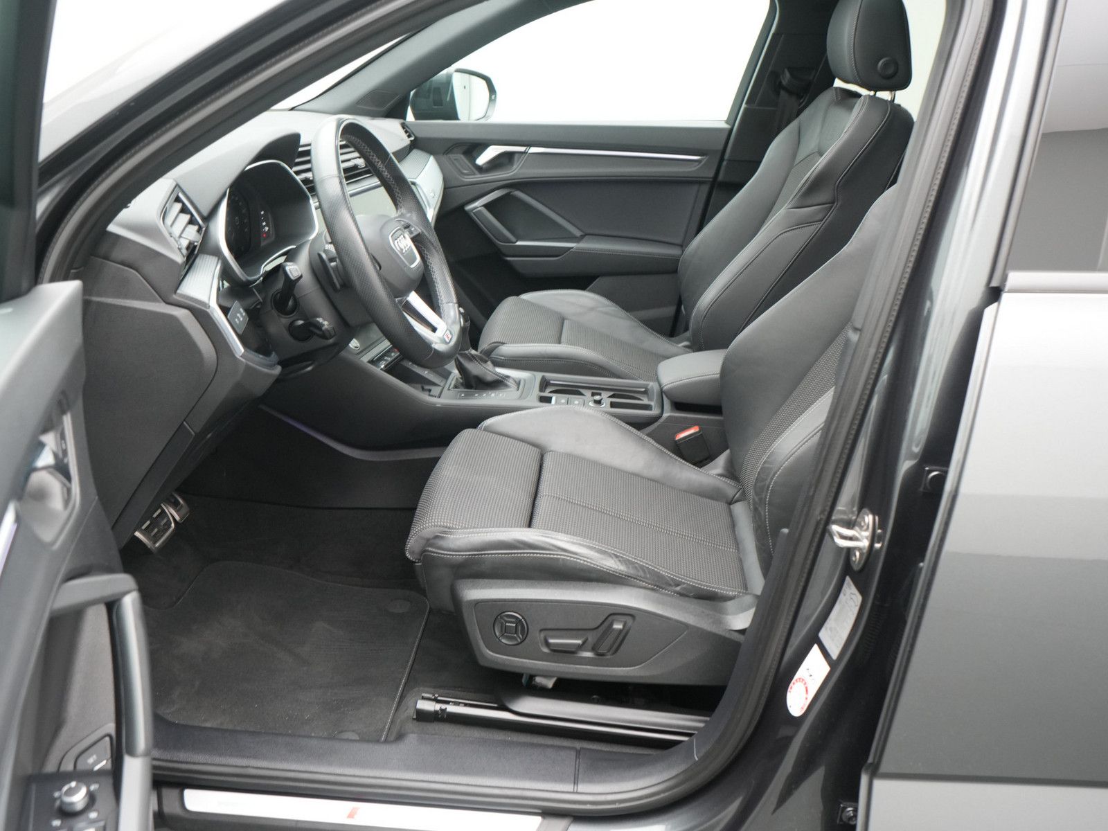 Audi Q3 Sportback 45 e S line S-TRON PANO MATRIX AHK foto 14