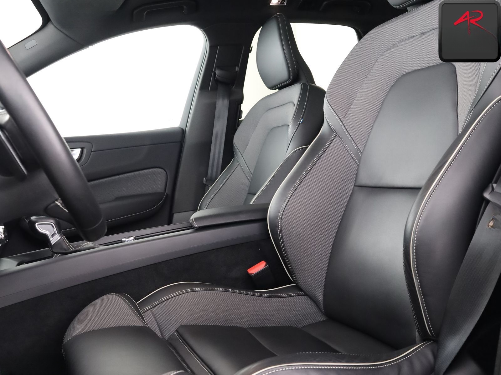 Volvo XC 60 2.0 T4 R DESIGN STANDHZ,HUD,21ZOLL,KEYLESS foto 10