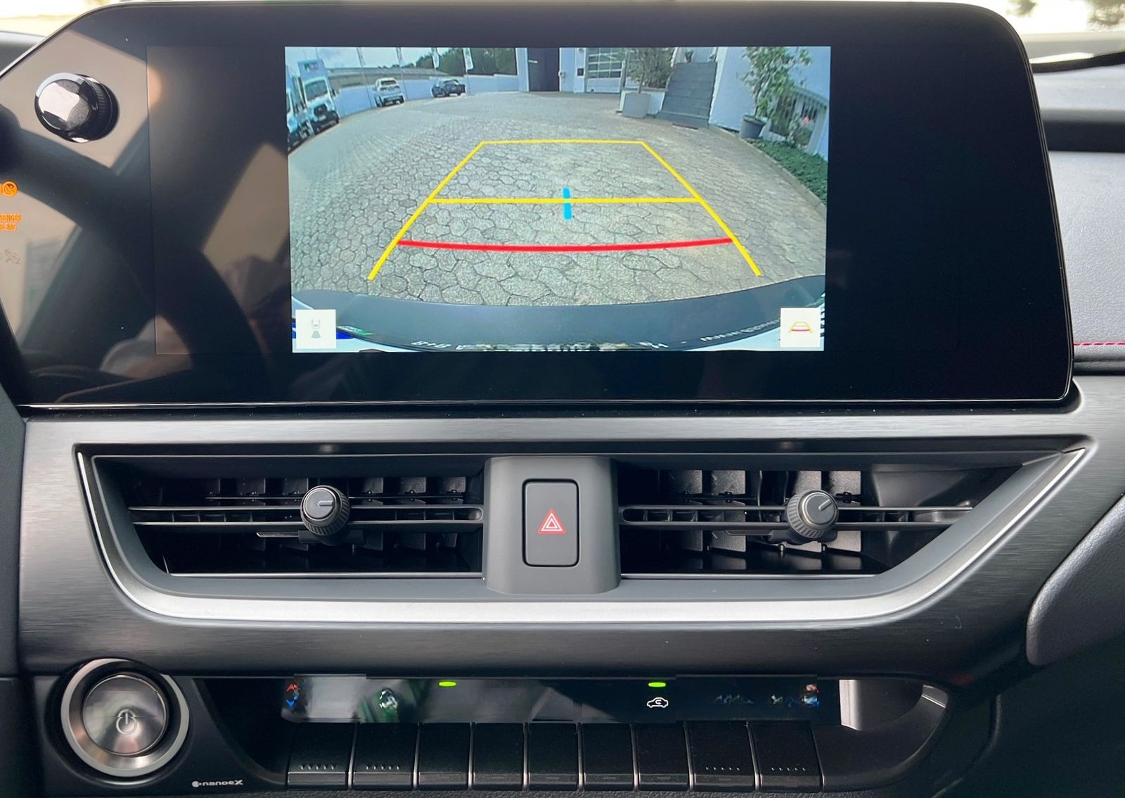 Lexus UX 250H F Sport Leder Kamera SHZ foto 10