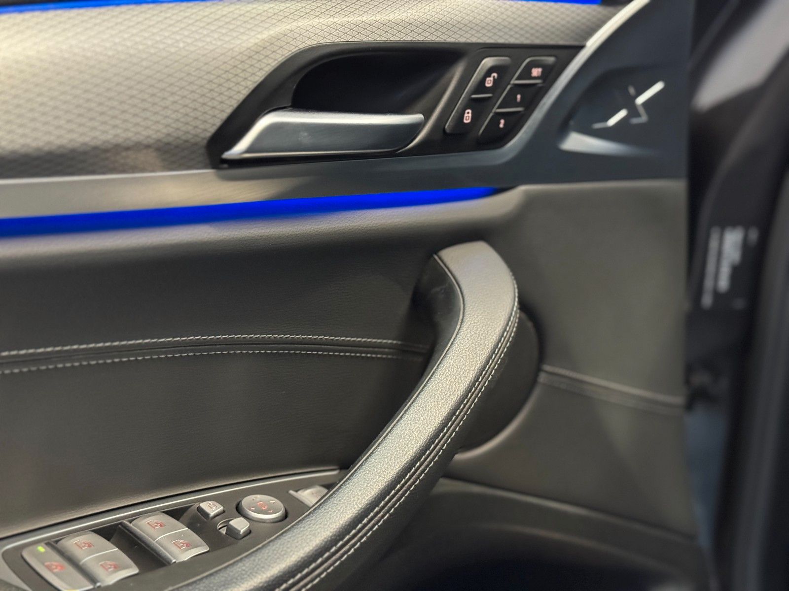 BMW X3 30i M-Sport/Dach/STDHZ/HUD/AHK/360°/LKHZ/KoZu foto 13