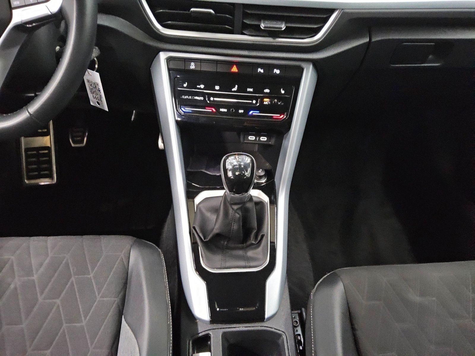 Volkswagen T-Roc 1.0 TSI Navi LED DC ACC PDC Shz foto 6