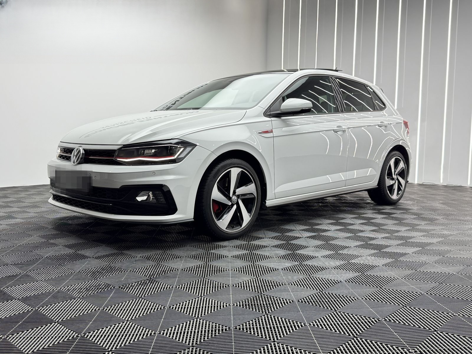 Volkswagen Polo 1.HAND | ALCANTARA | BEATS | PANO | KAMERA foto 2