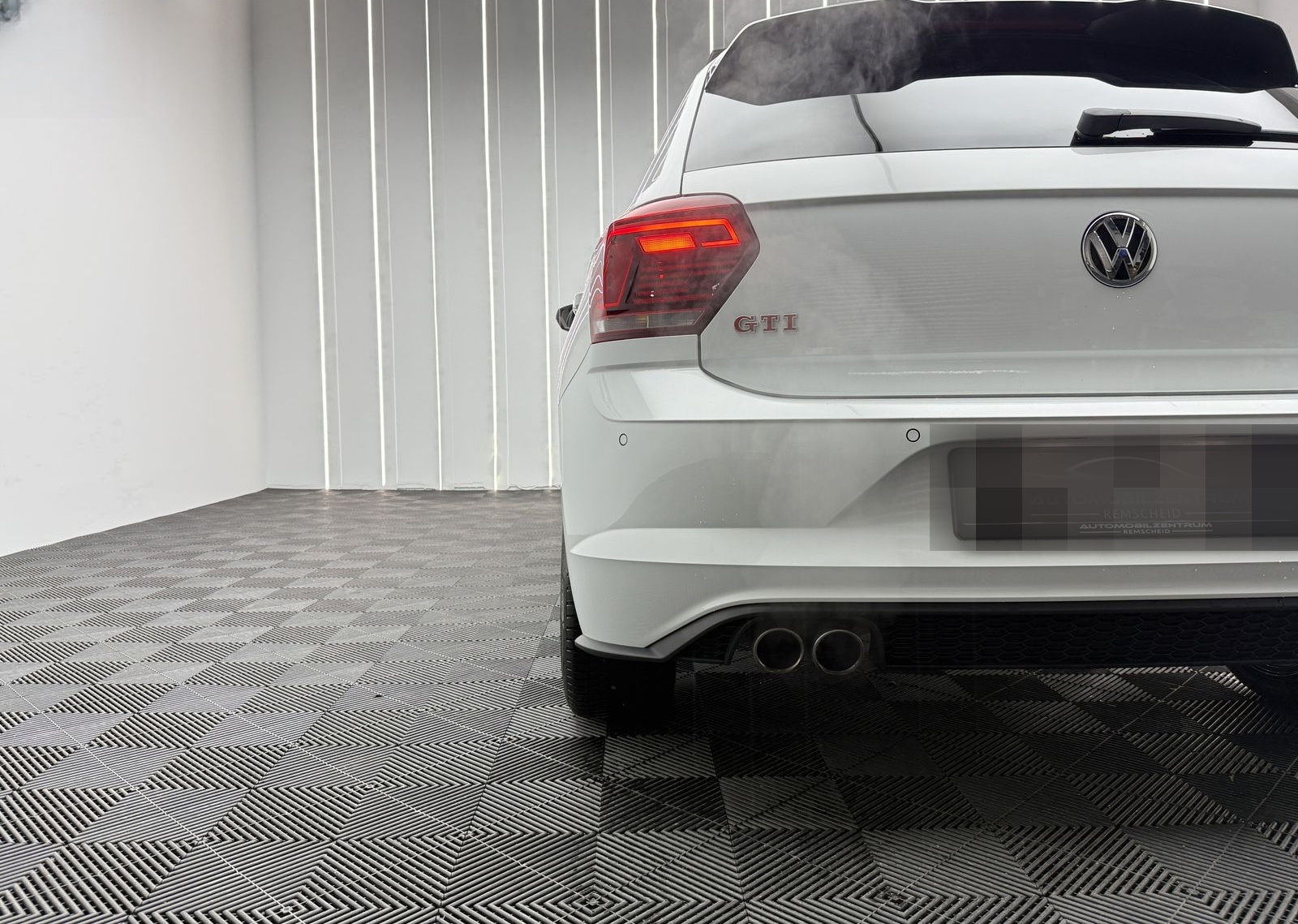 Volkswagen Polo 1.HAND | ALCANTARA | BEATS | PANO | KAMERA foto 14