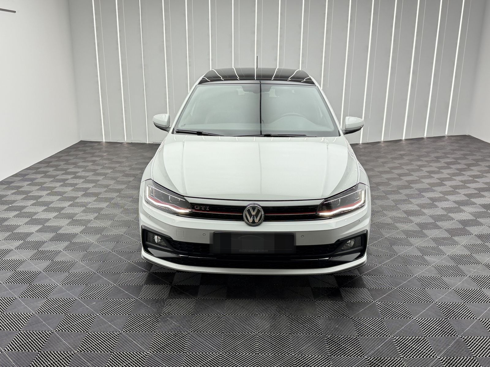 Volkswagen Polo 1.HAND | ALCANTARA | BEATS | PANO | KAMERA foto 3